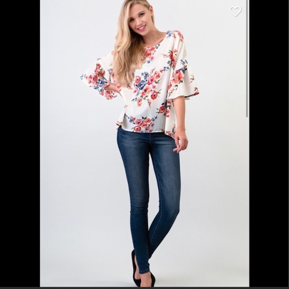 🆕 Ivory Floral Top🌸 - Picture 2 of 12